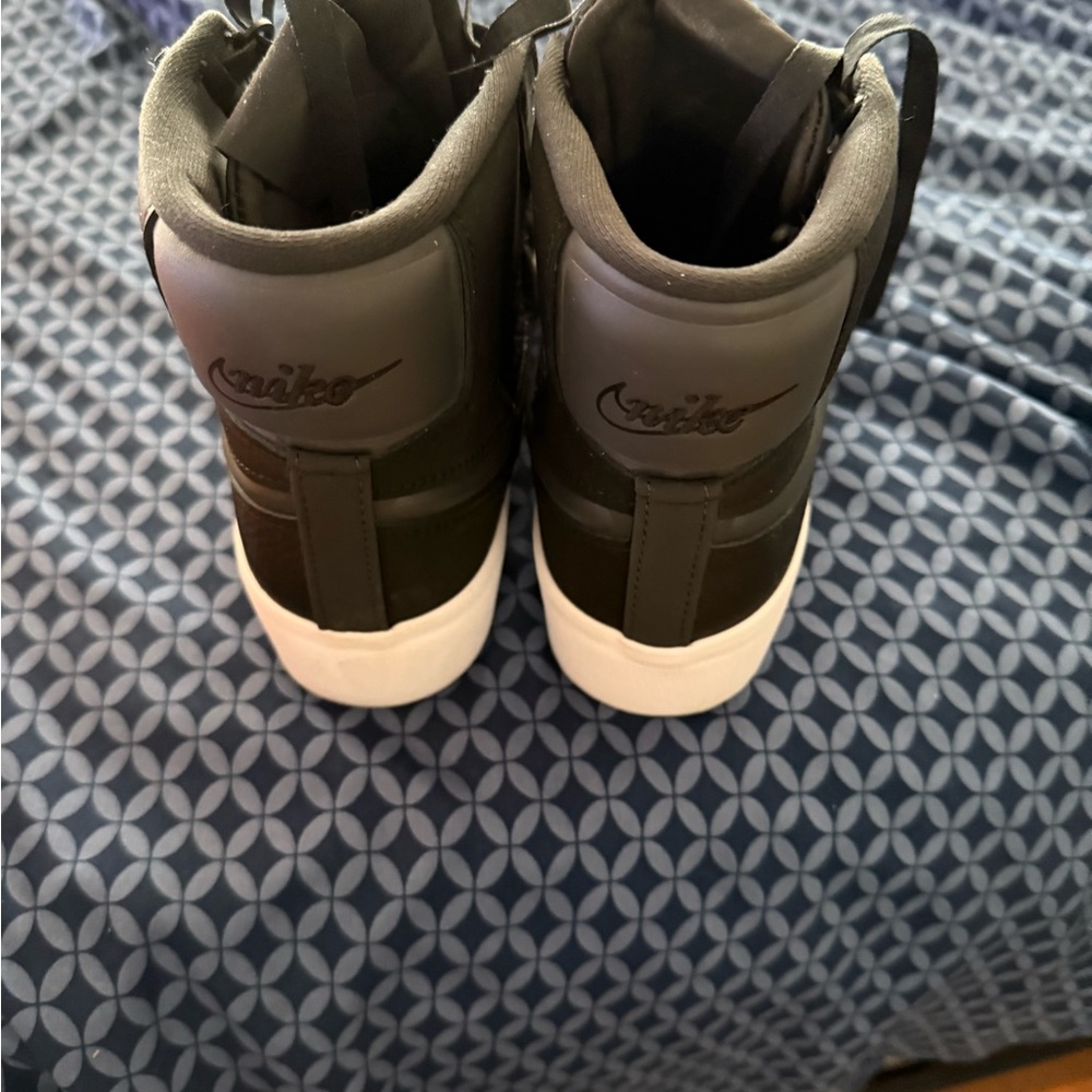 Women’s Nike Blazer Mid Victory Shoes - Picture 5 of 7